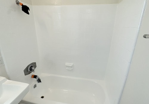 Why Kissimmee Homeowners With Natural Stone Building Materials Choose Professional Bathtub Refinishing